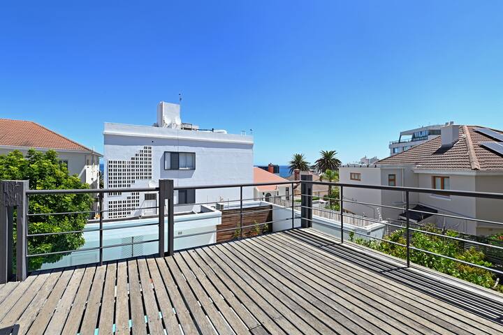 Perfectly located / 4 bed / 3 Bath Home Bantry Bay gallery image 4