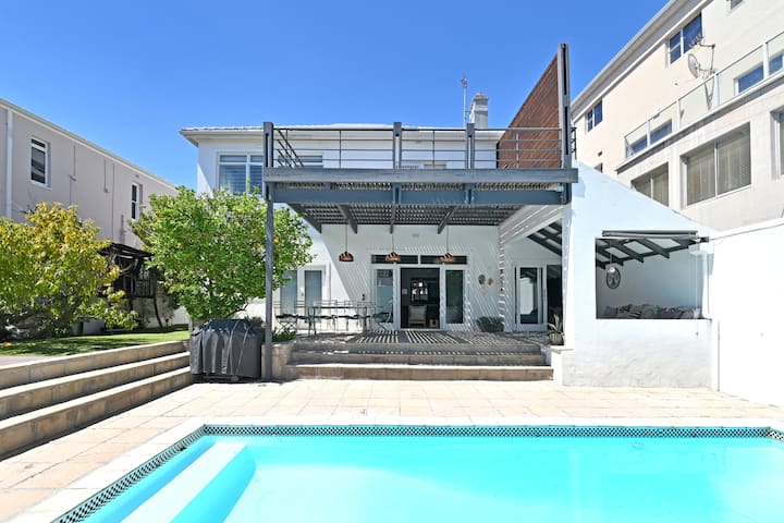 Perfectly located / 4 bed / 3 Bath Home Bantry Bay