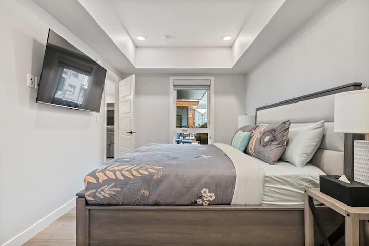 探索一天后，您可以在柔软的床上放松身心。 精心挑选的层次和柔软的纹理，让您深度休息，恢复活力，为下一次探险做好准备。