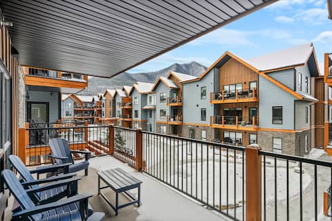 Rockies Retreat: Pool, Hot tub, Gym, Free parking