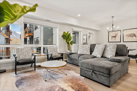 Rockies Retreat: Hot tub, Pool, Gym, Free parking