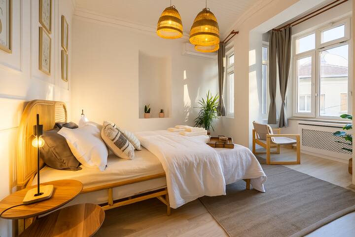 3-StoreyHouse w/Balcony,Terrace,Sauna,Bar,3BR, 3BA gallery image 4