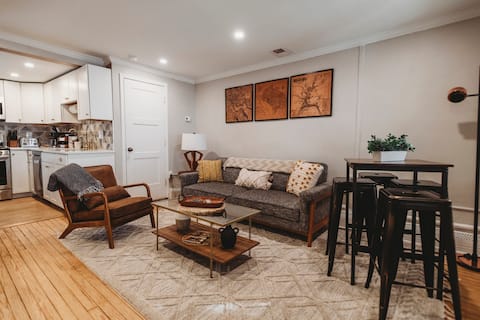 Historic Hillside Cottage