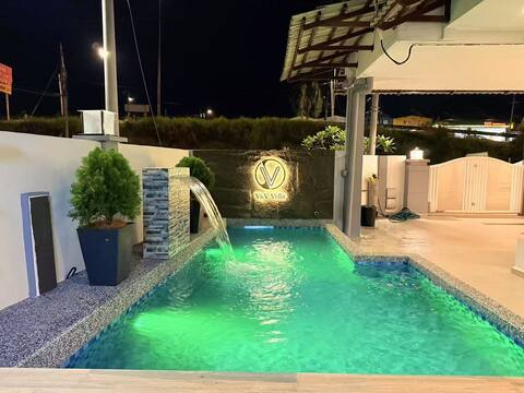 VVVilla Melaka Brand New Relaxing Homestay, Private KTV, 2.5m Deep Pool, BBQ, Starry Night View, Acc