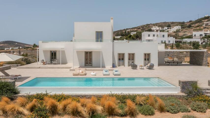 Luxurious Villa Ioli, Paros gallery image 2