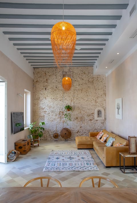 Luxury 3BR Cádiz Apt, Near La Caleta Beach