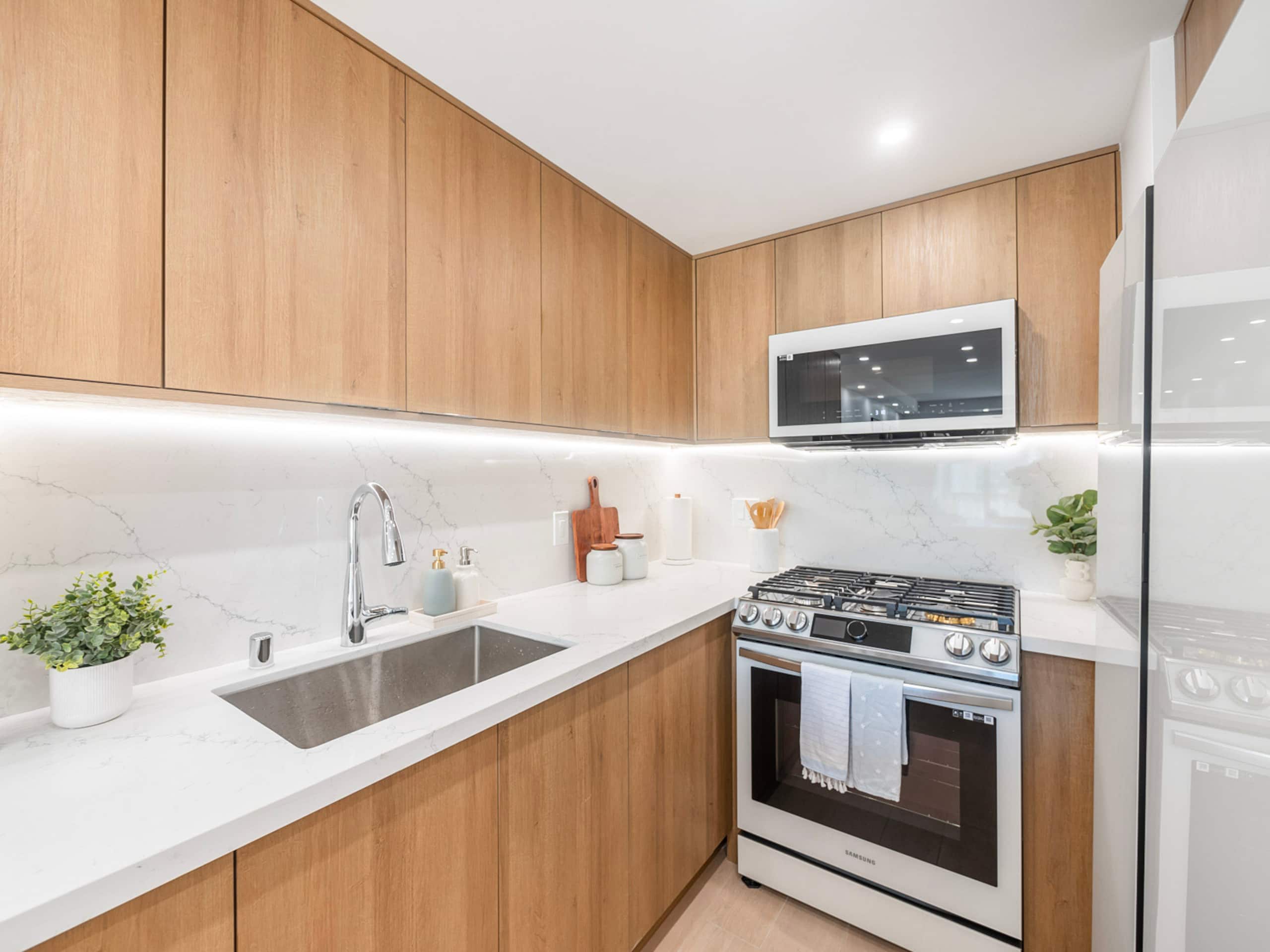 HighFloor 2BR/2BA 4beds Partial Ocean View+Parking - Image 20