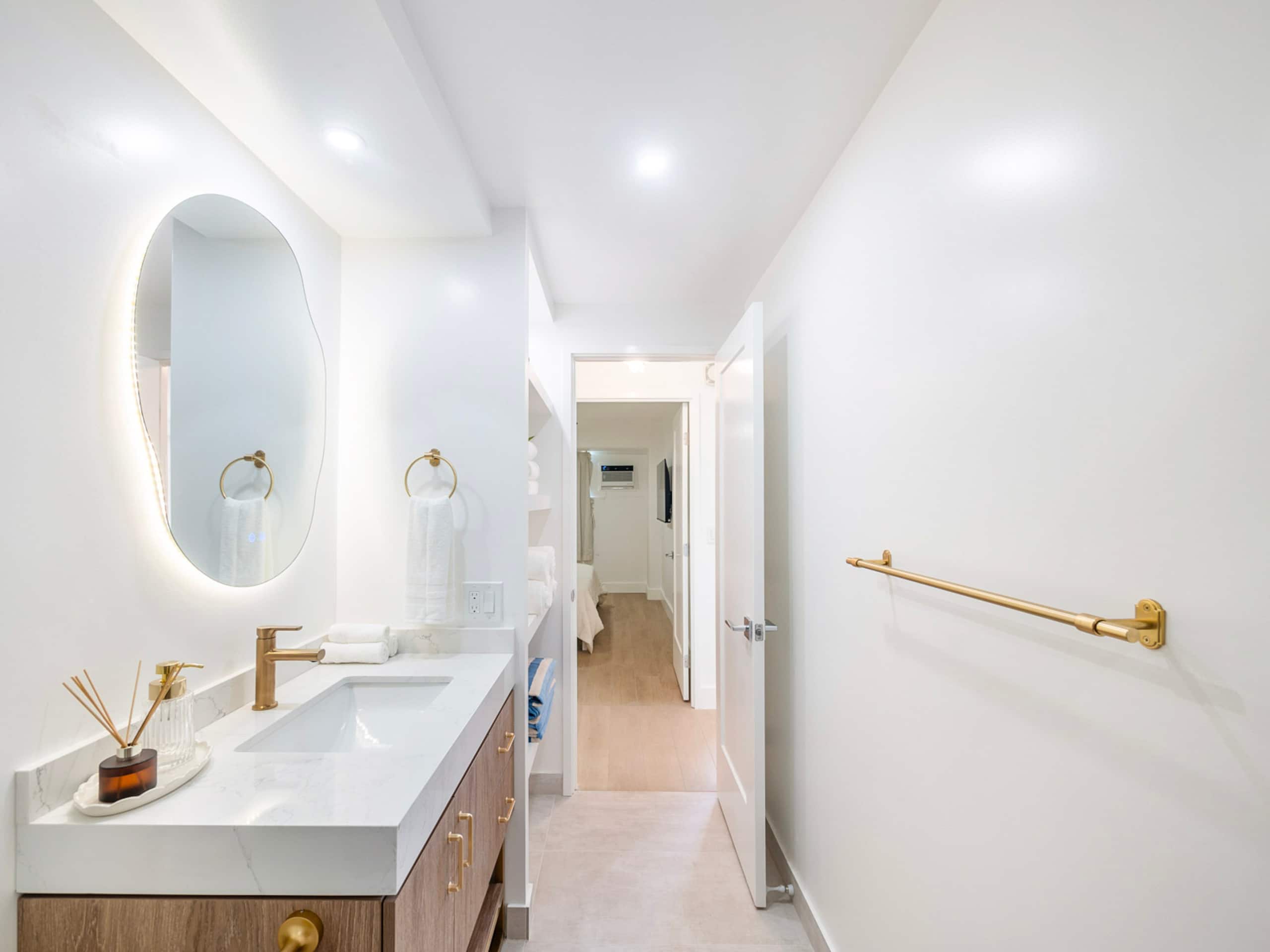 HighFloor 2BR/2BA 4beds Partial Ocean View+Parking - Image 35