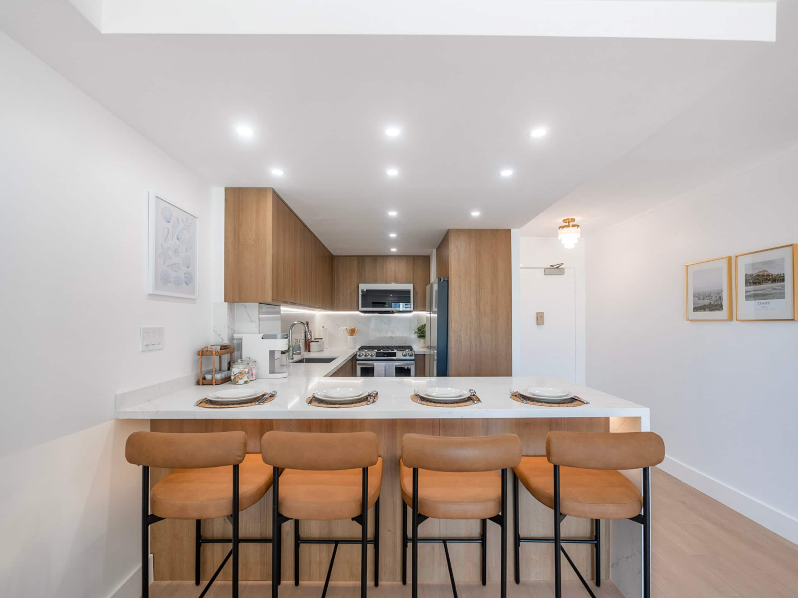 HighFloor 2BR/2BA 4beds Partial Ocean View+Parking - Image 22