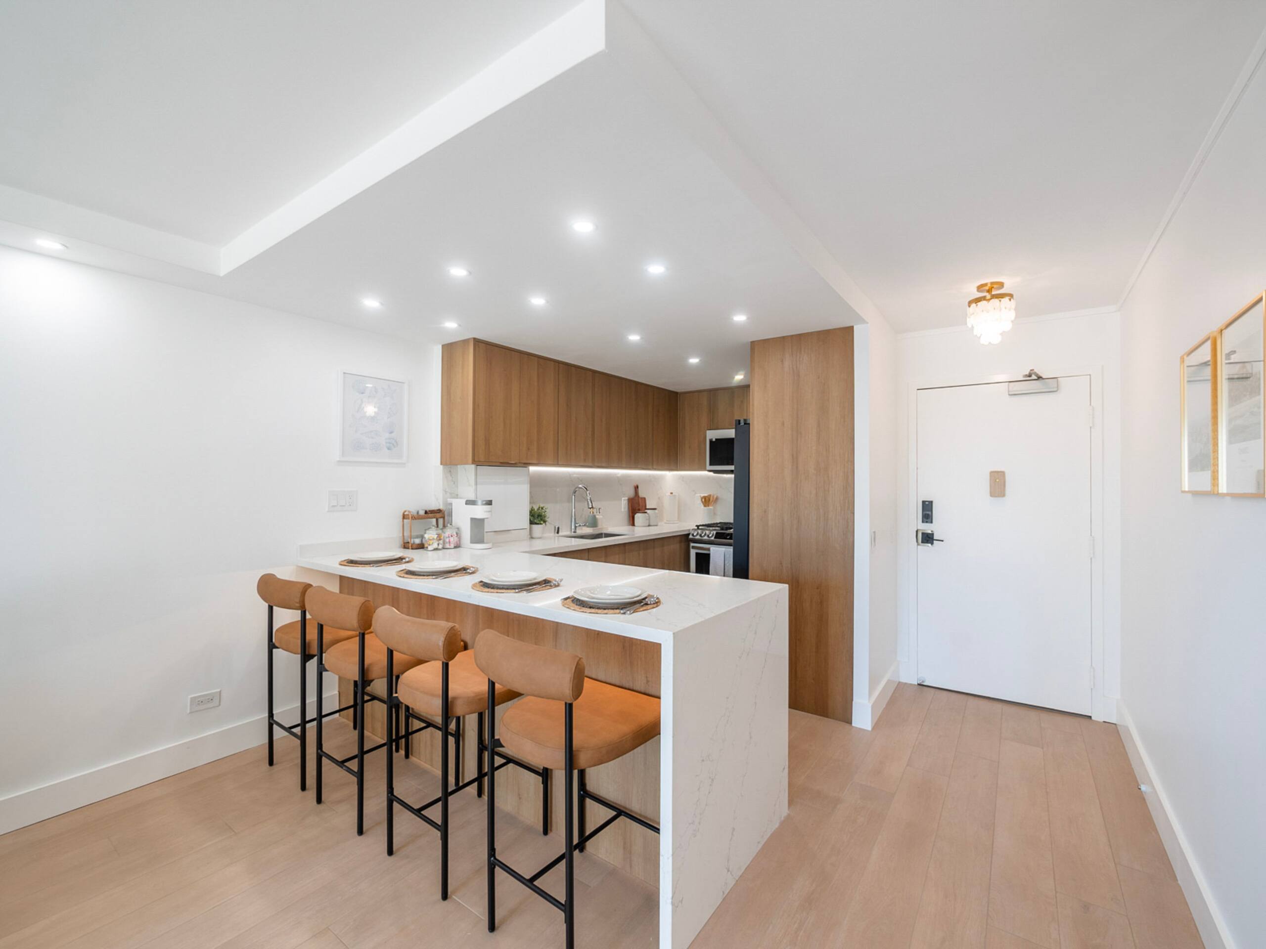 HighFloor 2BR/2BA 4beds Partial Ocean View+Parking - Image 19