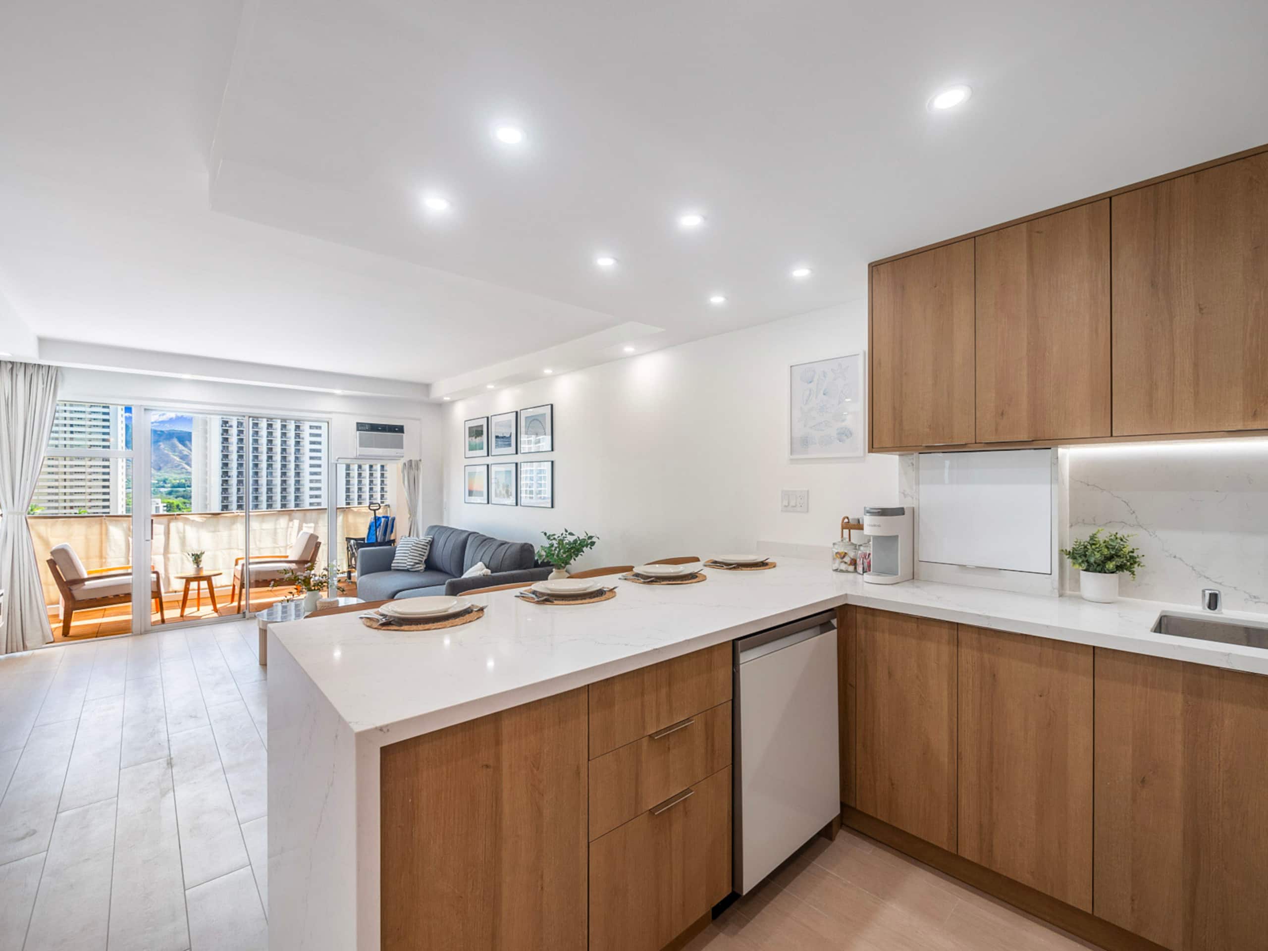 HighFloor 2BR/2BA 4beds Partial Ocean View+Parking - Image 17