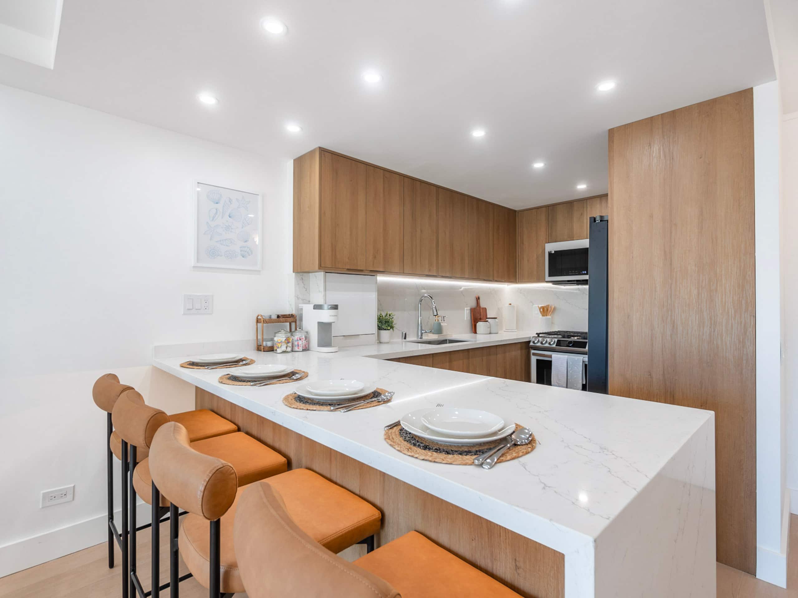 HighFloor 2BR/2BA 4beds Partial Ocean View+Parking - Image 16