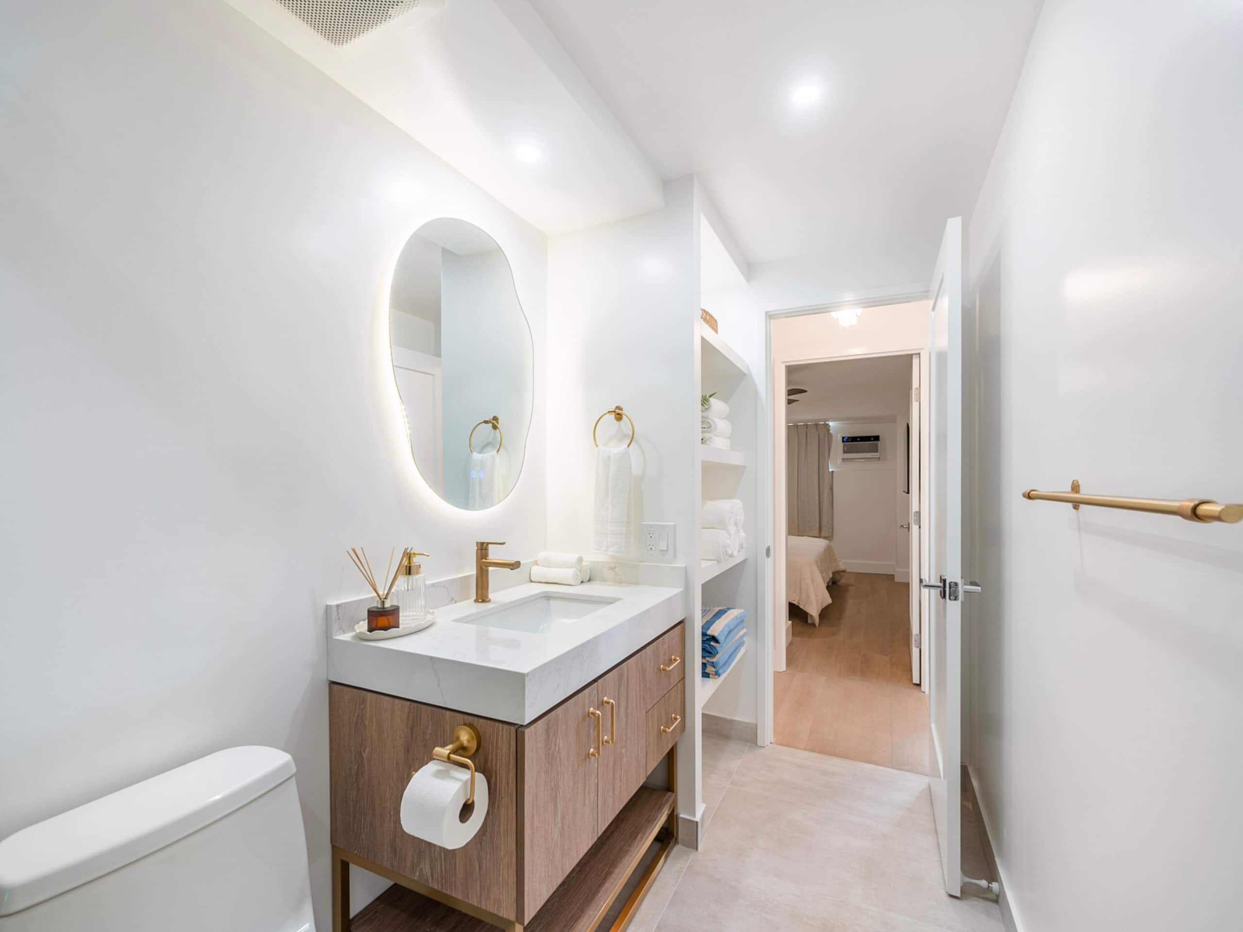 HighFloor 2BR/2BA 4beds Partial Ocean View+Parking - Image 37