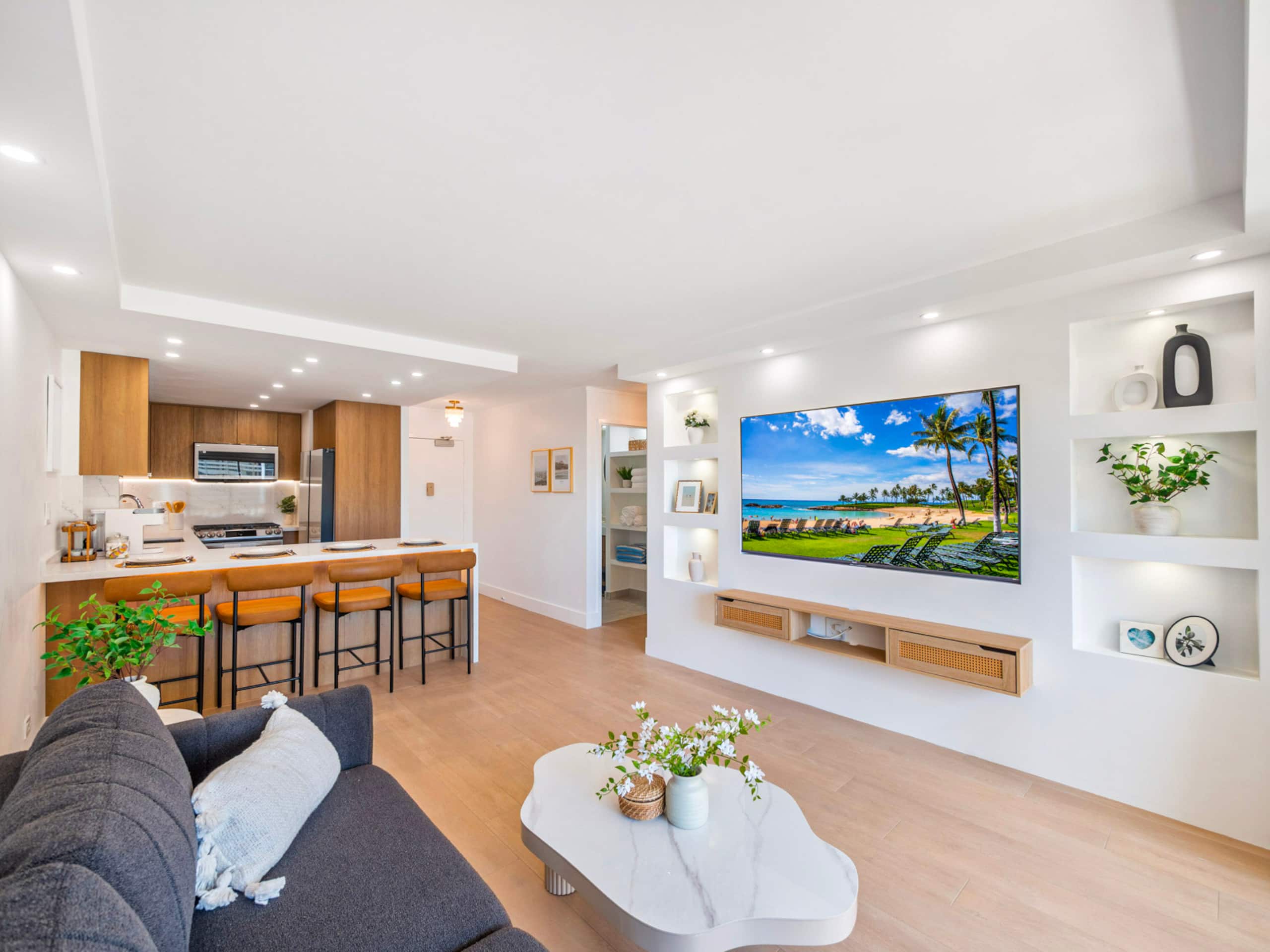 HighFloor 2BR/2BA 4beds Partial Ocean View+Parking - Image 3