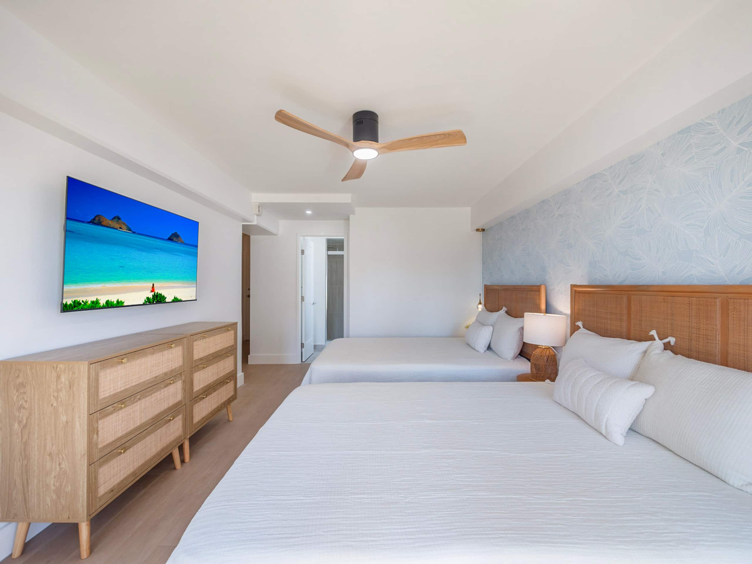 HighFloor 2BR/2BA 4beds Partial Ocean View+Parking - Image 32