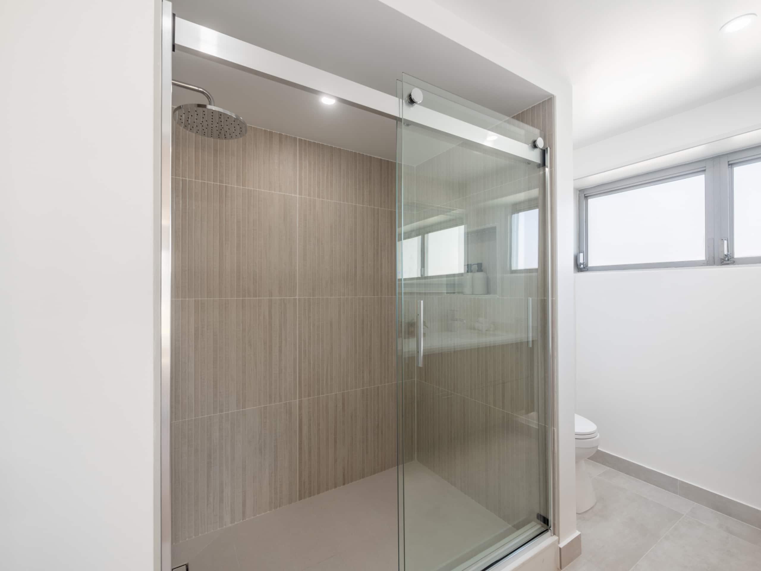 HighFloor 2BR/2BA 4beds Partial Ocean View+Parking - Image 39