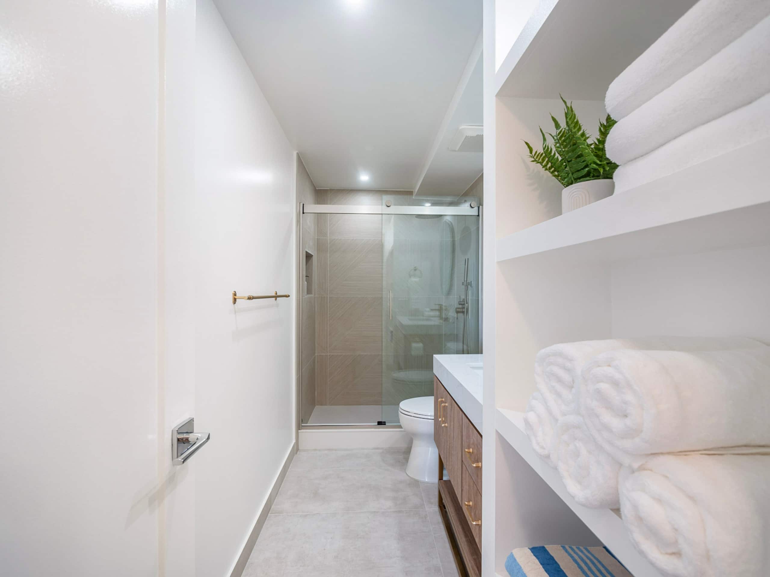 HighFloor 2BR/2BA 4beds Partial Ocean View+Parking - Image 36