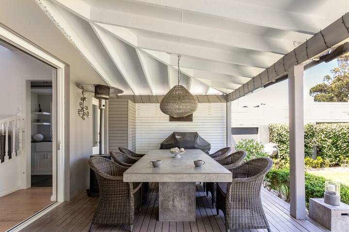 Victoria – Luxury Family Home With Pool Near Beach gallery image 4