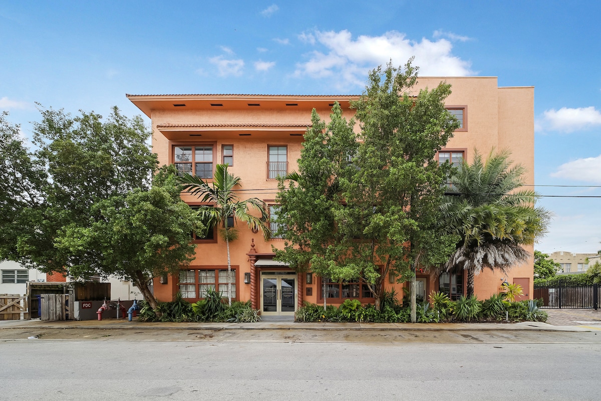 At Mine - Little Havana Queen Suite - Apartments for Rent in Miami
