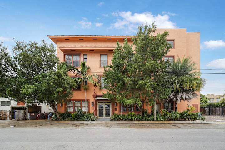 At Mine - Little Havana Queen Suite - Apartments for Rent in Miami