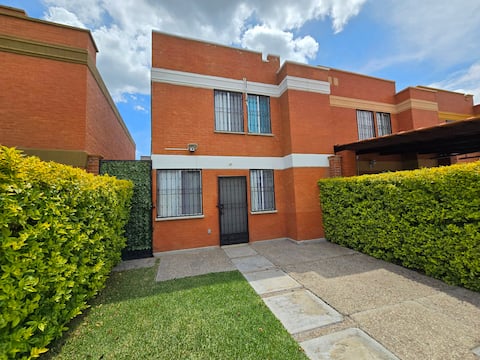 3 Ba. Very comfortable and spacious in Arboledas 2