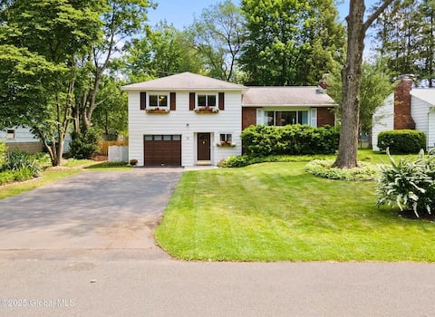 Charming Home in Delmar, Pets Welcome