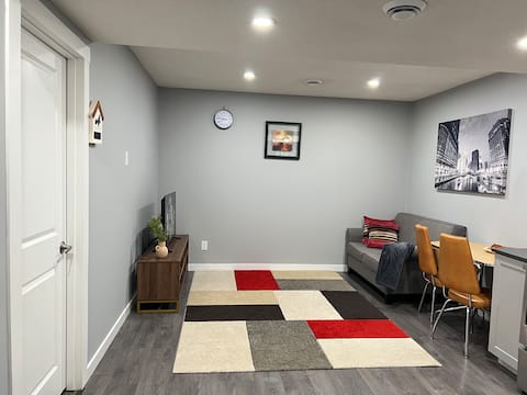 Popular Airbnb listing: Glory Home in The Greens On Gardiner
