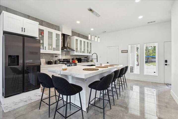 The Terrace In Dallas | 5 Mins To Downtown Dallas gallery image 4