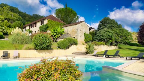 Authentic gîte | View, quiet and heated pool