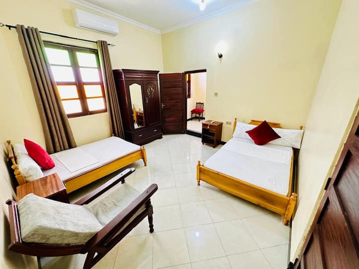 Twin Bedroom: Private Bathroom And Ac - Zanzibar