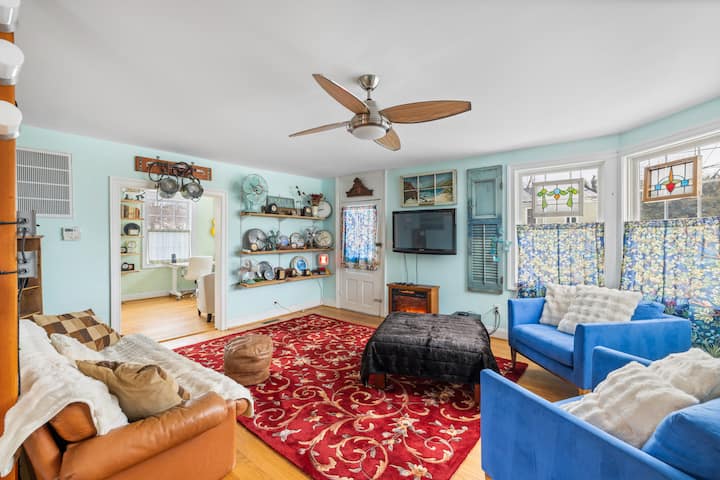 Unique & Walkable 3-br - 2 Offices & Fenced Yard - Charlottesville, VA
