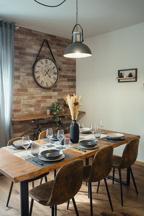 The Brick 194, sleeps 7
