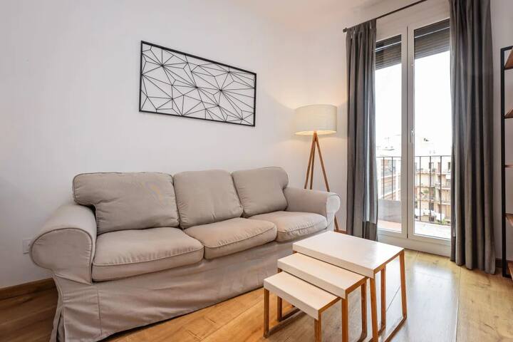 Nice 4 bedroom GroupFlat L’Eixample next old town gallery image 3