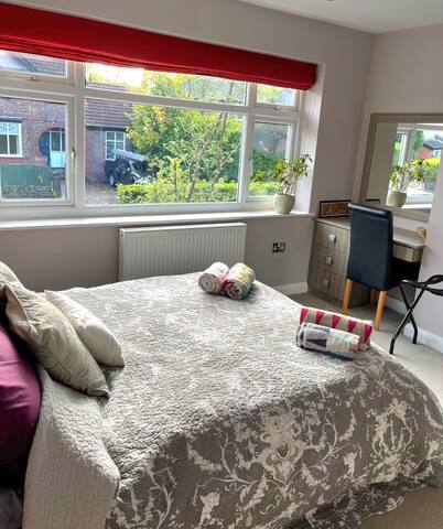 Entire 4-Bedroom Home in Hale gallery image 5