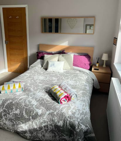 1st floor of a house sleeps 5