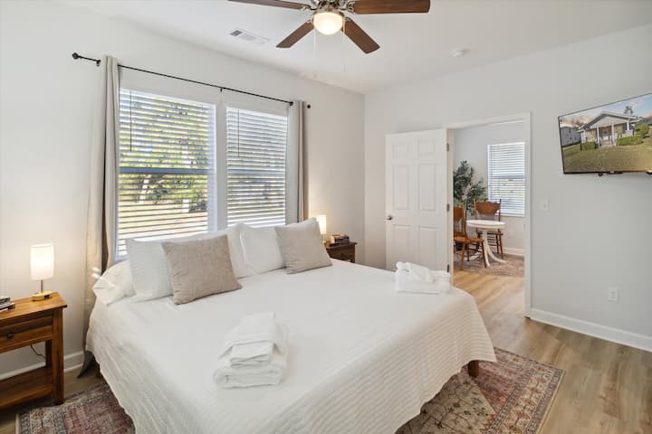 Charming Downtown Millen Cottage - Magnolia Springs State Park, Millen