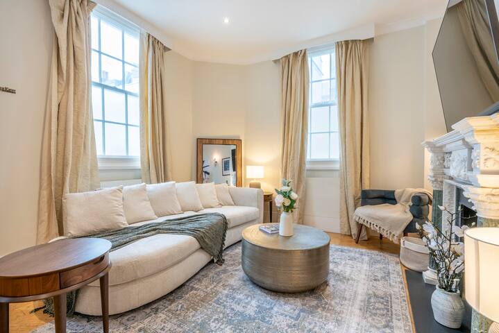 Luxury Home in Central Chelsea with Roof Terrace