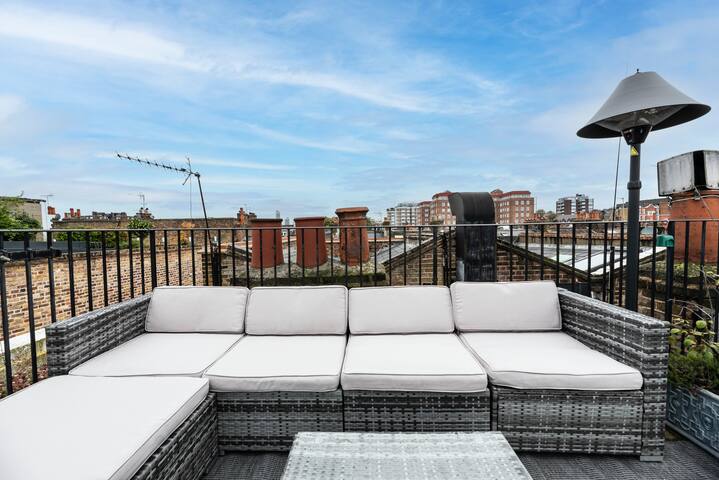 Luxury Home in Central Chelsea with Roof Terrace gallery image 3