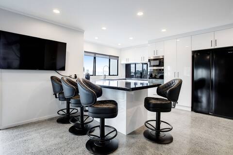 Designer Delight Awesome 3BR, Garage & Carpark