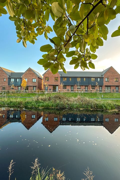 Modern 3-BDR House with River View - Near Glasgow