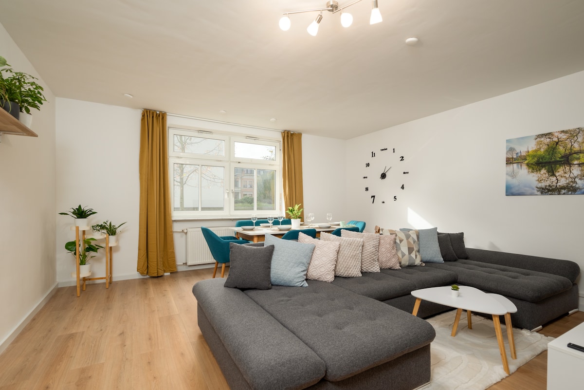 Successful Airbnb property: Central Leipzig | 2 parking spaces | Koselig Apartments in Zentrum West