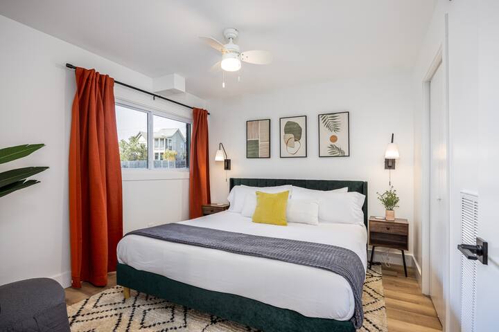 Multi-Condo Building 7 Units, 15 Bedrooms &Parking gallery image 3