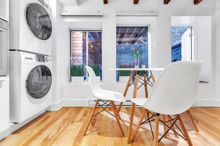 cozy 2bdr in the heart of old montreal gallery image 2