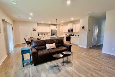 Successful Airbnb property: Brand-new 4-bedroom house - convenient location in Bluffton