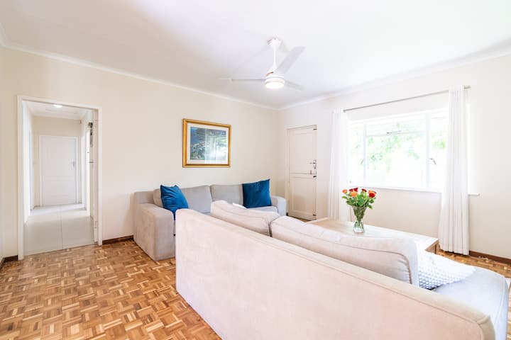 Cosy Family Home With Pool, Braai And Fireplace - Somerset West