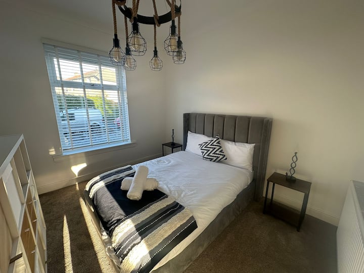 Ლუქს-კლასის ორადგილიანი საწოლის განათება 