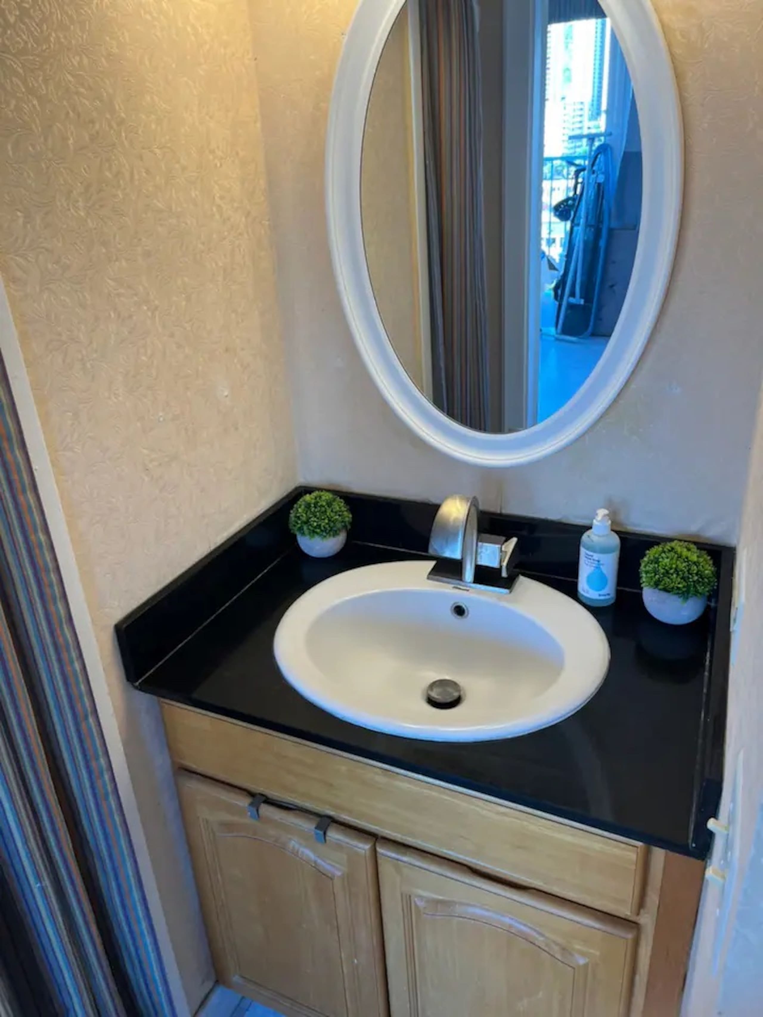 Condo in Honolulu · ★4.0 · 1 bedroom · 2 beds · 1 bath - Image 22