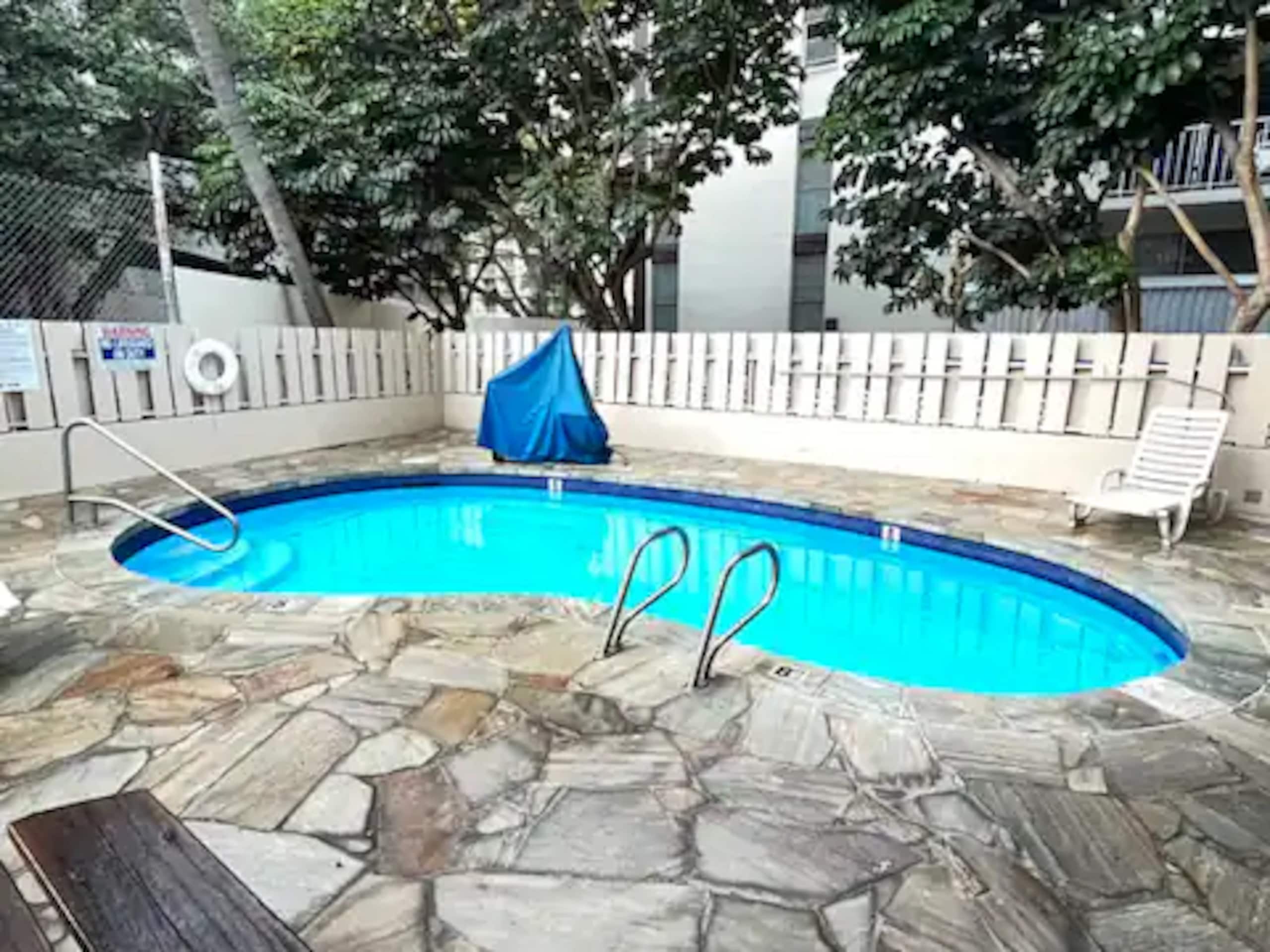 Condo in Honolulu · ★4.0 · 1 bedroom · 2 beds · 1 bath - Image 27