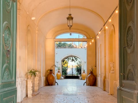 ♕Palazzo Sabella Tommasi White SUITE♕!