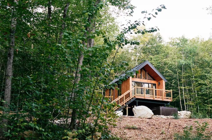 Nordic Cabin - Hot tub/Sauna/fire pit/waterfront